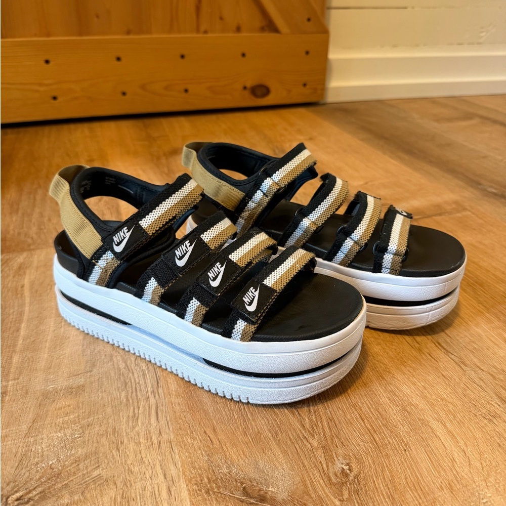 Nike Icon Classic Sandals | Size 8